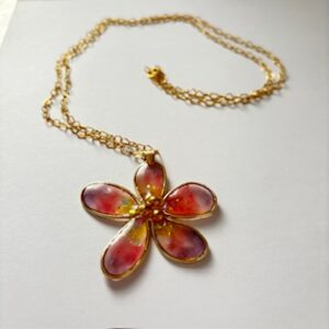 Colgante petalo de cristal