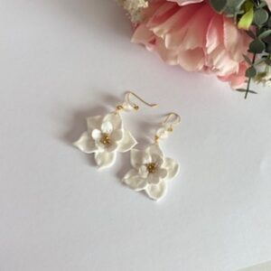 Pendientes jardin blanco
