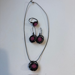 Conjunto Nido fucsia y negro
